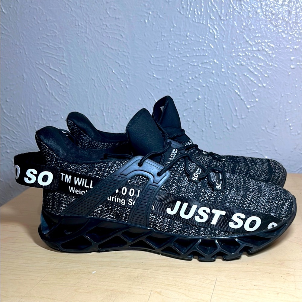 Just so so sneakers, casual, black, and white breathable training shoes
